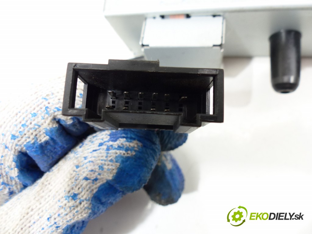 menič cd  Vw Passat B6 05-10       0