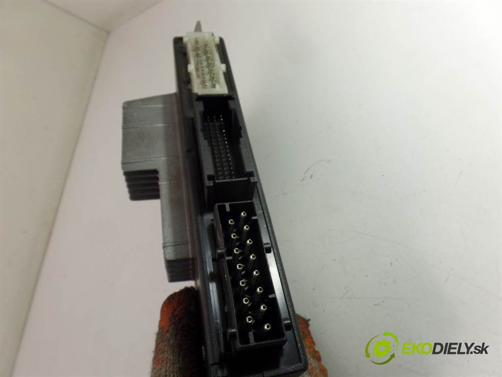 modul riadiaca jednotka svetiel 8372875 BMW 7 E38       0