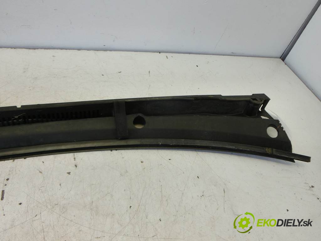 torpédo plast pod čelní okno  Ford Fiesta V       0