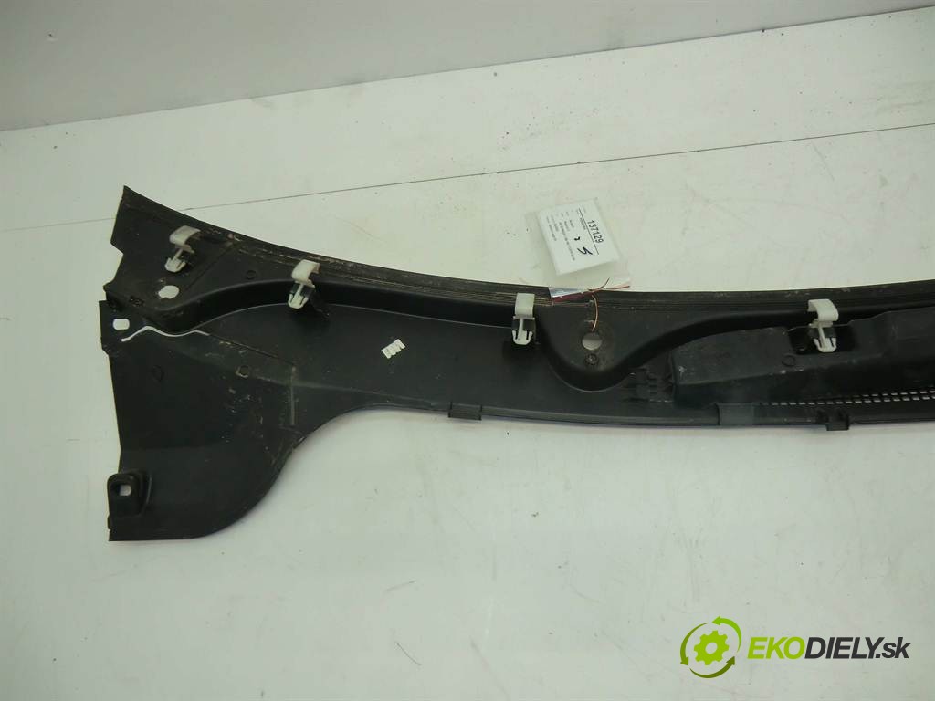 torpédo plast pod čelní okno 8200097006 Renault Megane II       0