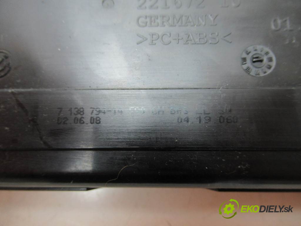 držák na nápoje 7127461 BMW E90       0