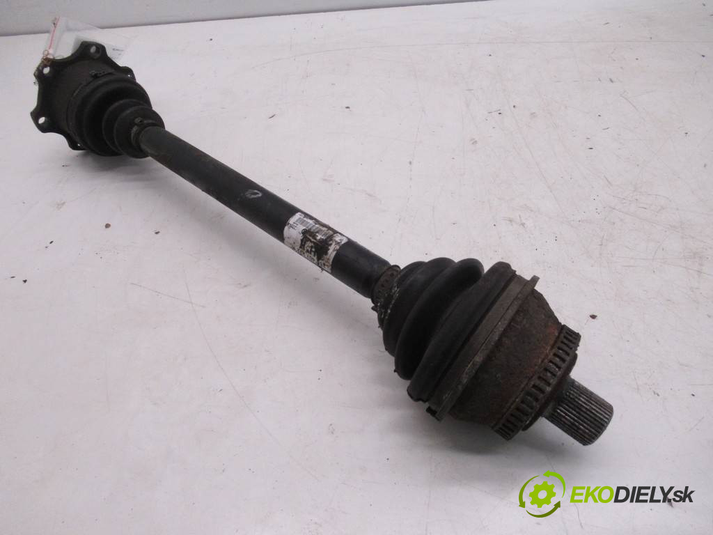 Volkswagen Passat B5 FL       0  poloos pravá 3B0407272H