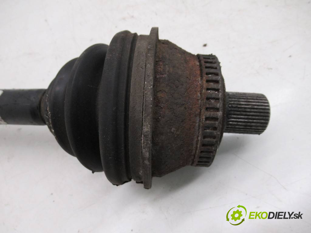 Volkswagen Passat B5 FL       0  poloos pravá 3B0407272H