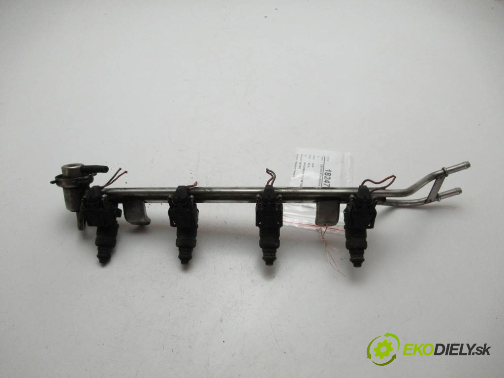 Audi A3 8L       0  lišta vstřikovací vstřikovací ventily 06A133317B