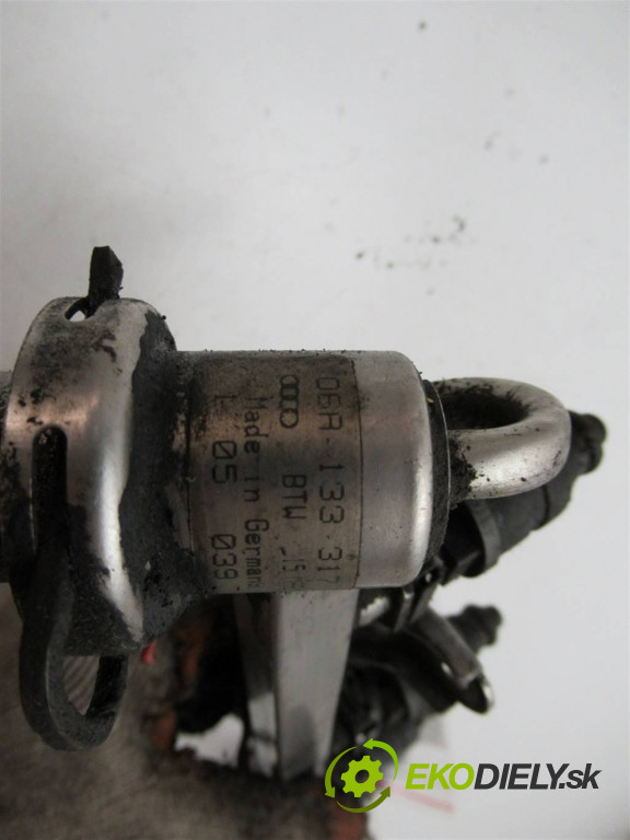 Audi A3 8L       0  lišta vstřikovací vstřikovací ventily 06A133317B