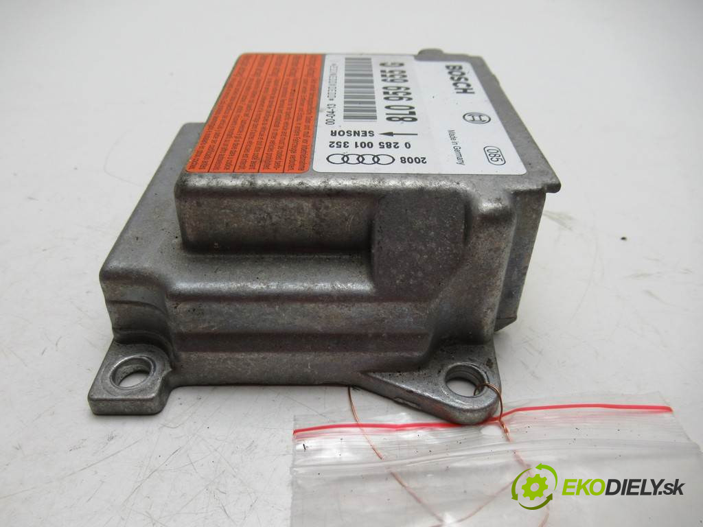 Audi A3 8L       0  senzor airbag 8L0959655G