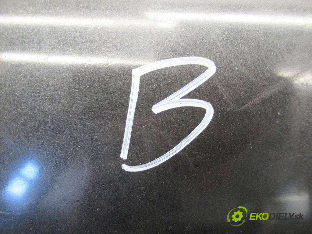 Mercedes-Benz W124       0  blatník přední část levý