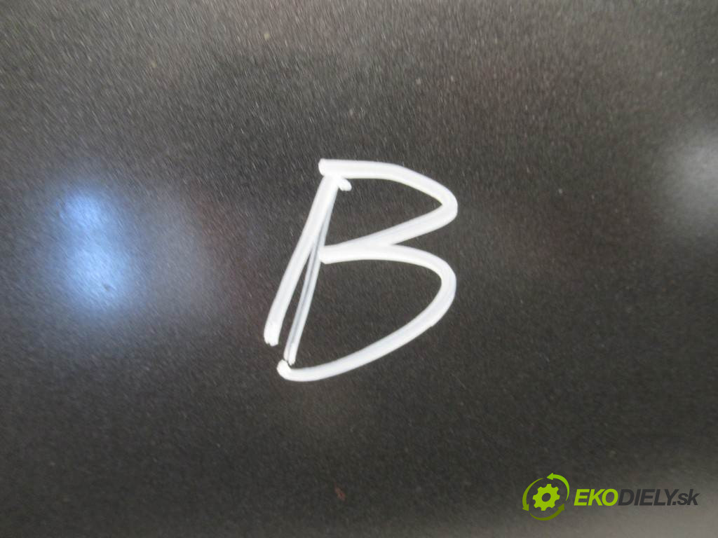 Mercedes-Benz W124       0  blatník predný pravy