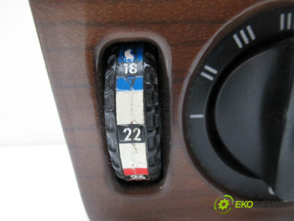 Mercedes-Benz W124       0  panel ovládaní topení