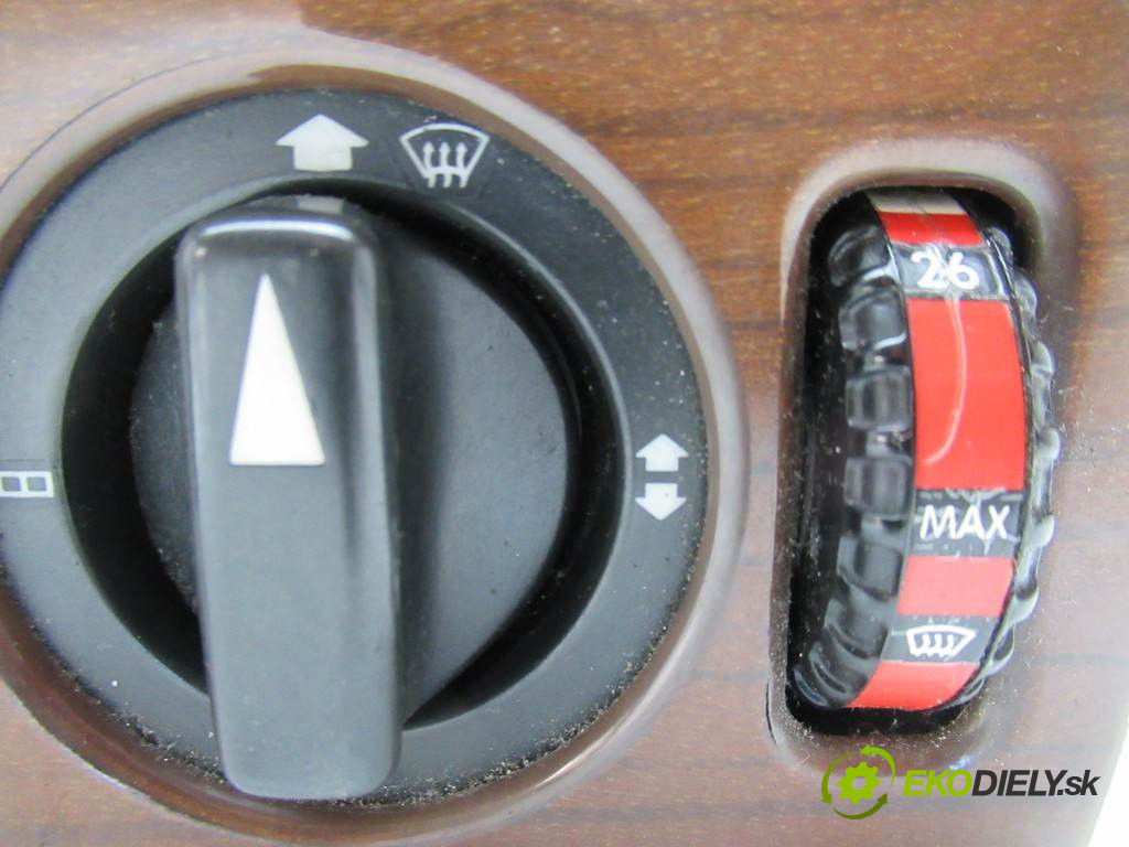 Mercedes-Benz W124       0  panel ovládaní topení