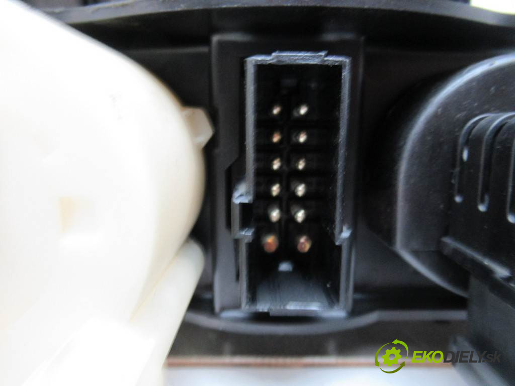 Mercedes-Benz W124       0  panel ovládaní topení