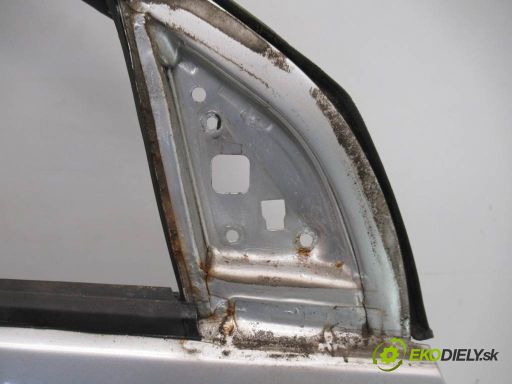 Toyota Corolla E12       0  dveře přední část pravé