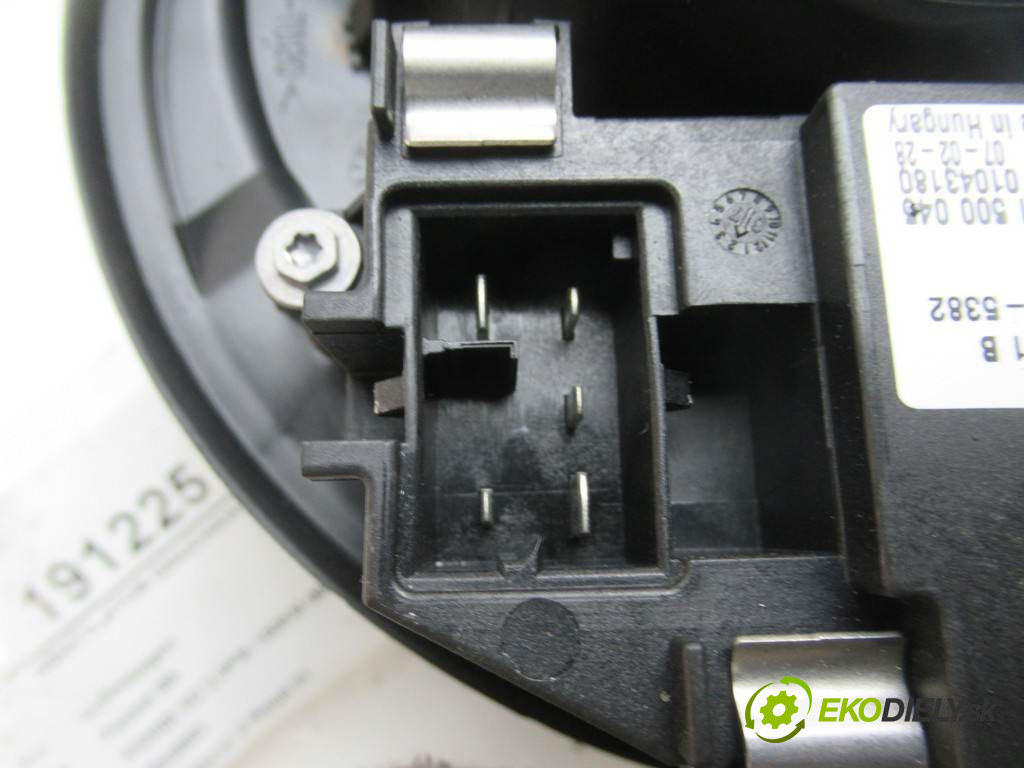 Volkswagen Passat B6       0  ventilátor ventilátor kúrenia 3C0907521B  3C1820015J