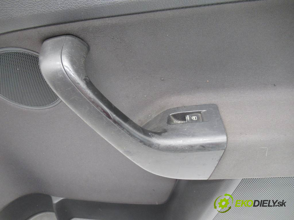 Volkswagen Golf V       0  ča dveře přední část pravý tapacír