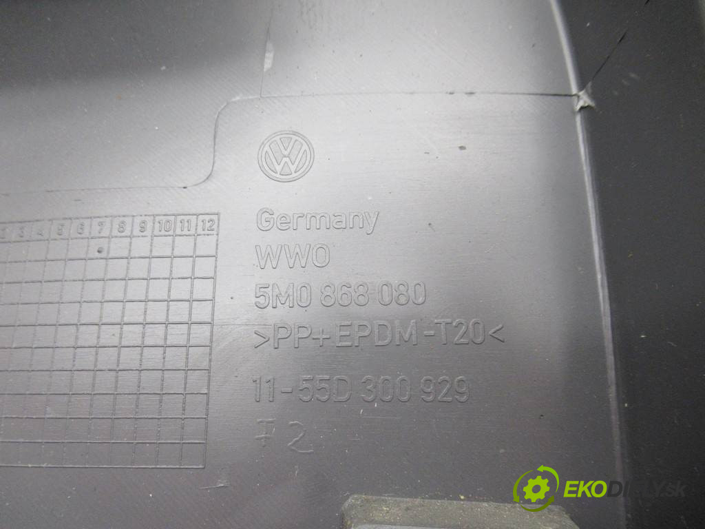 Volkswagen Golf V       0  ča dveře přední část pravý tapacír