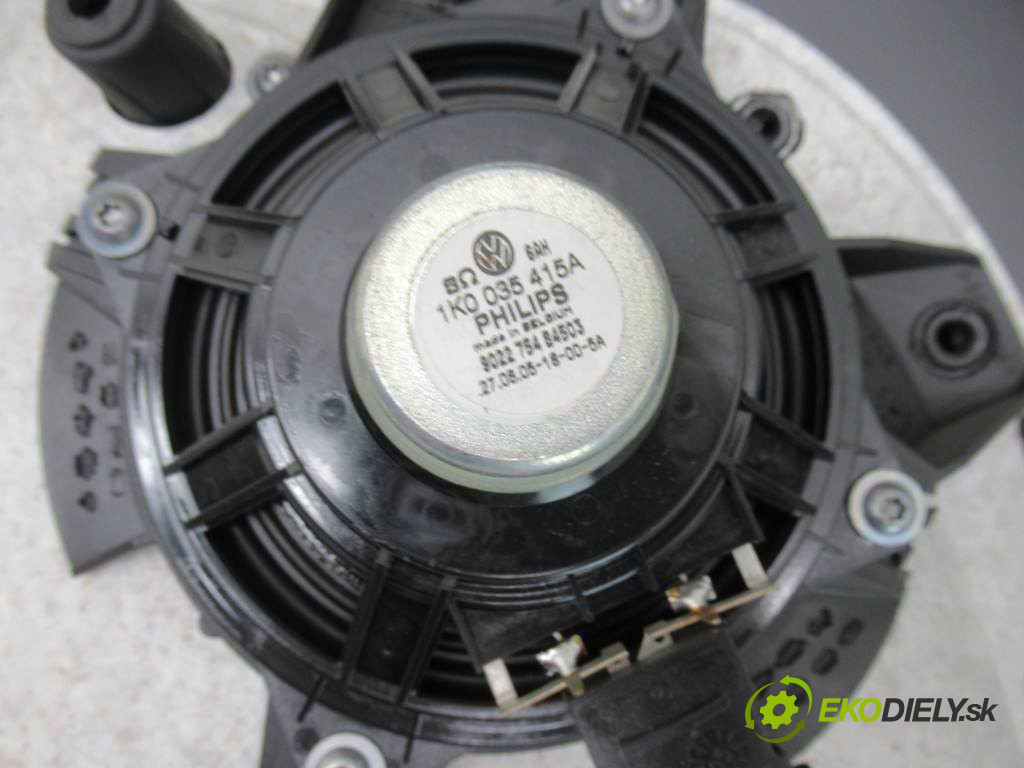 Volkswagen Golf V       0  ča dveře přední část pravý tapacír