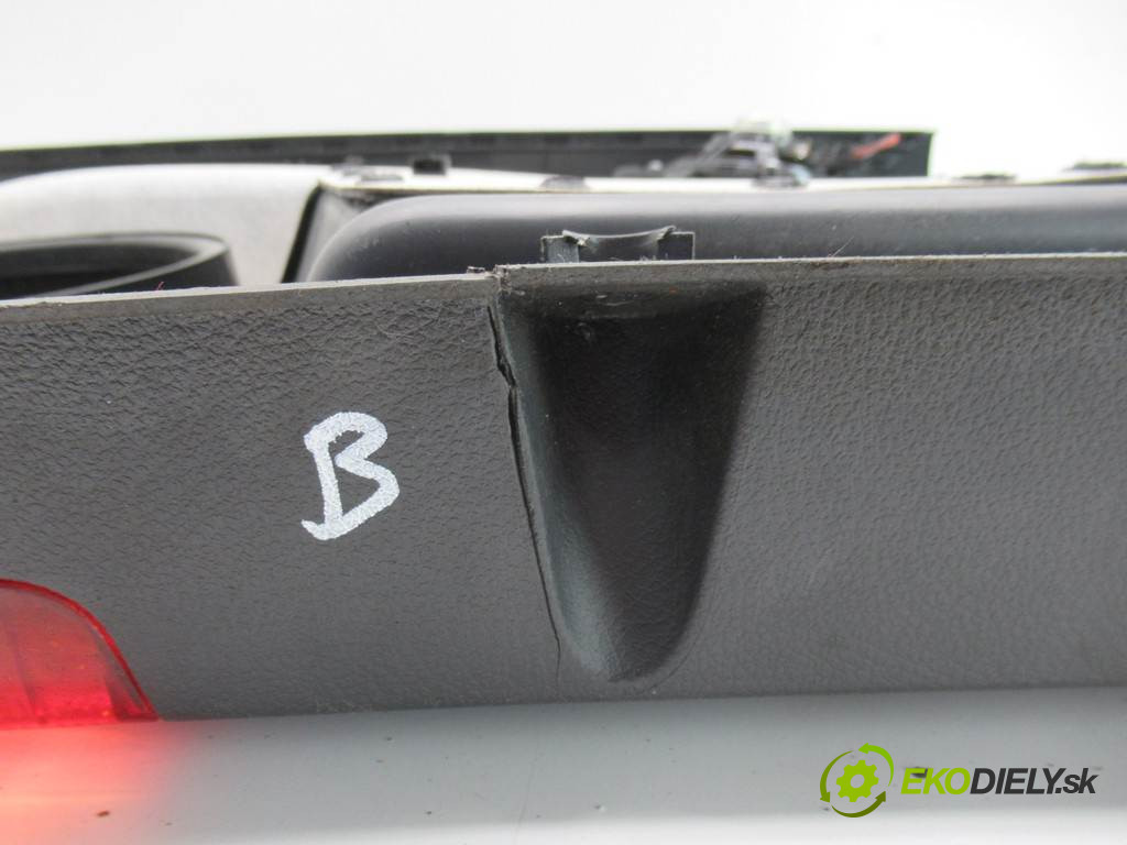 Volkswagen Golf V       0  ča dveře přední část pravý tapacír