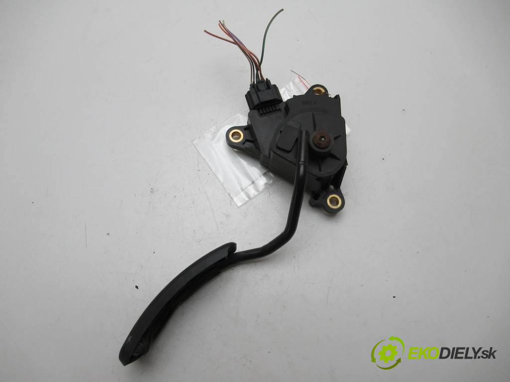 Renault Megane II       0  potenciometr plynového pedálu 8200153268