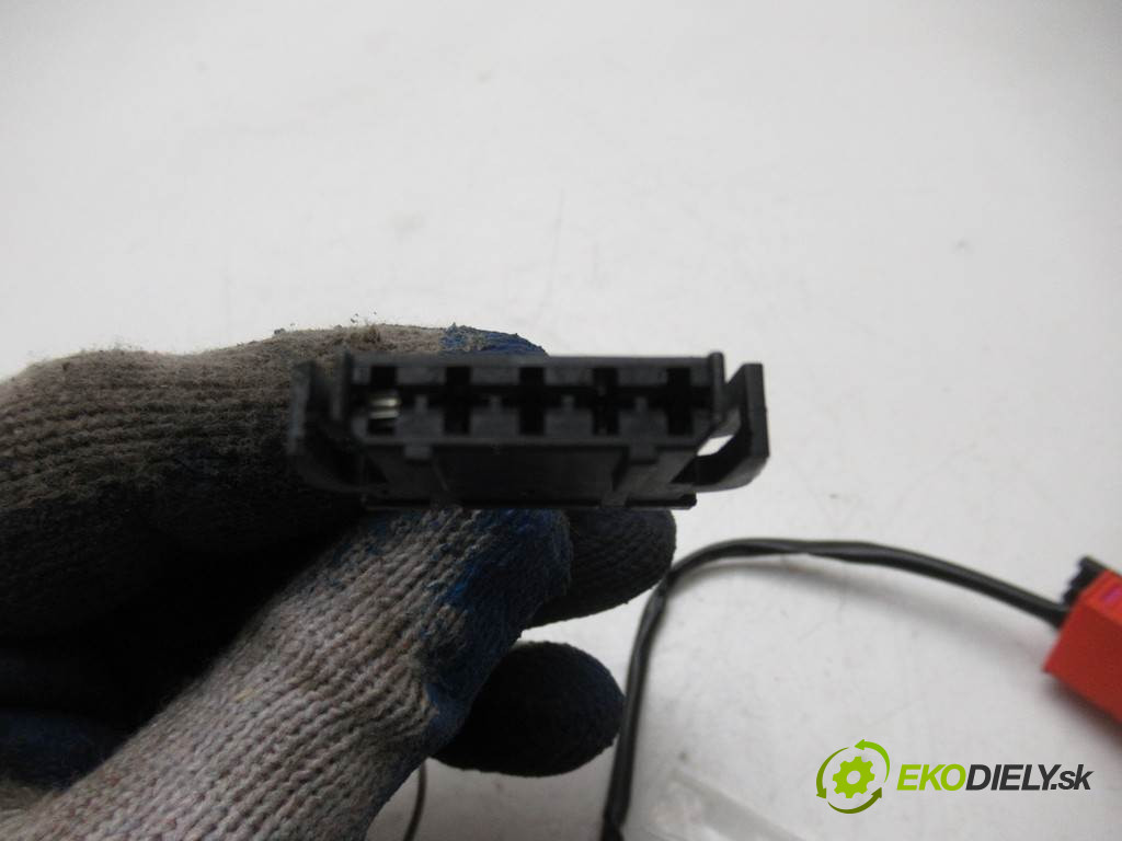 Audi A4 B5       0  krúžok, slimák airbag 4D0951543D