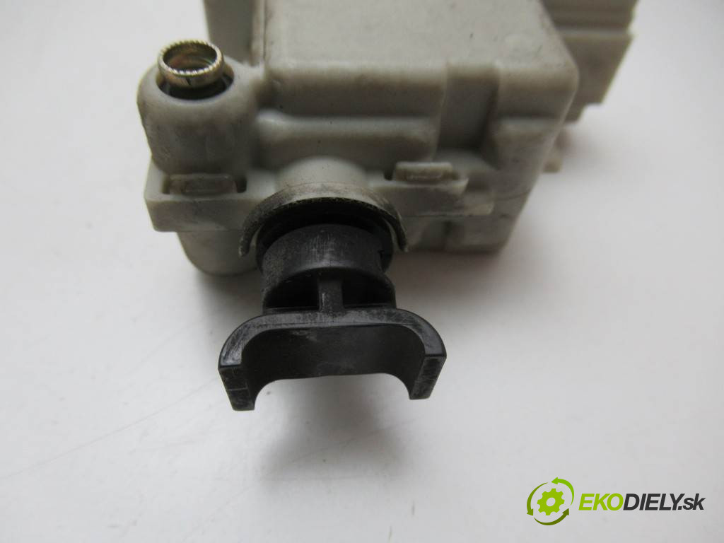 Volkswagen Bora       0  teleskop zámku dverí 3B5827061B