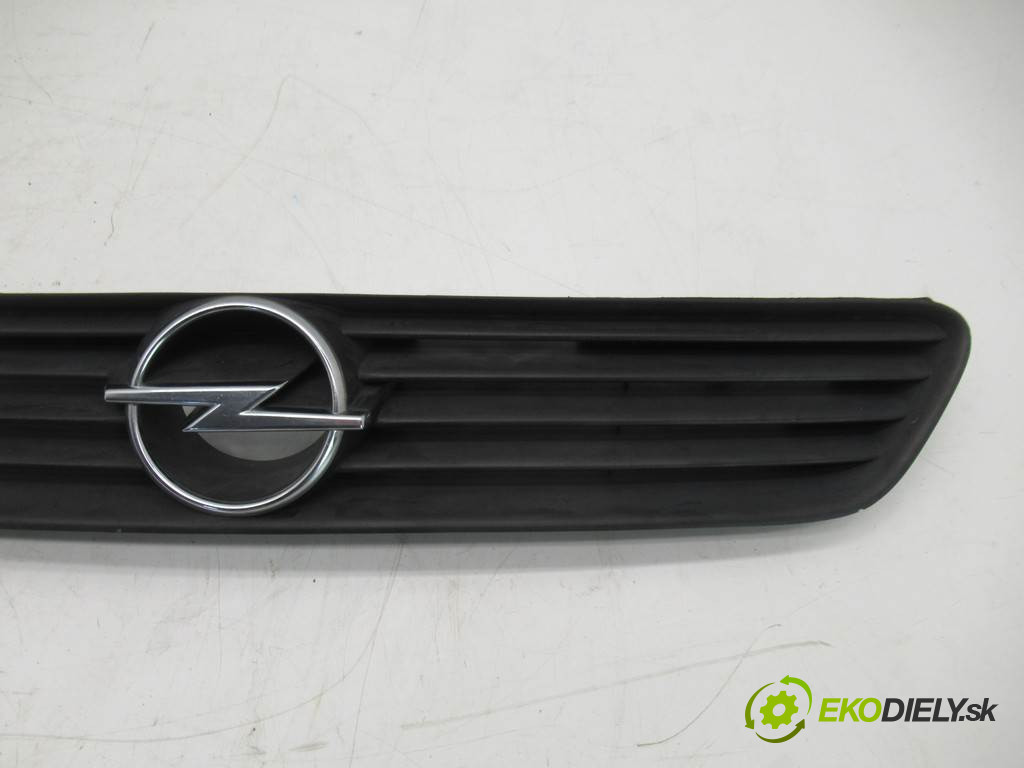 Opel Astra G       0  mřížka maska 90588120