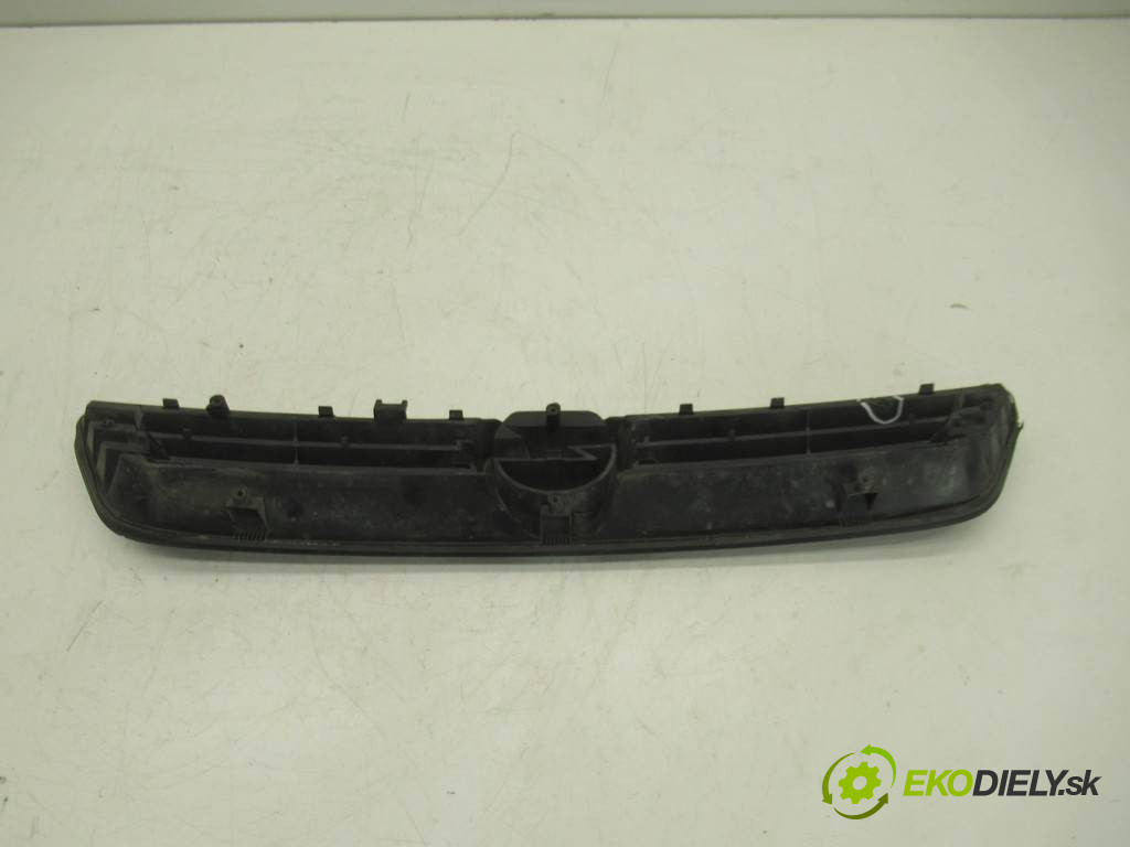 Opel Astra G       0  mřížka maska 90588120