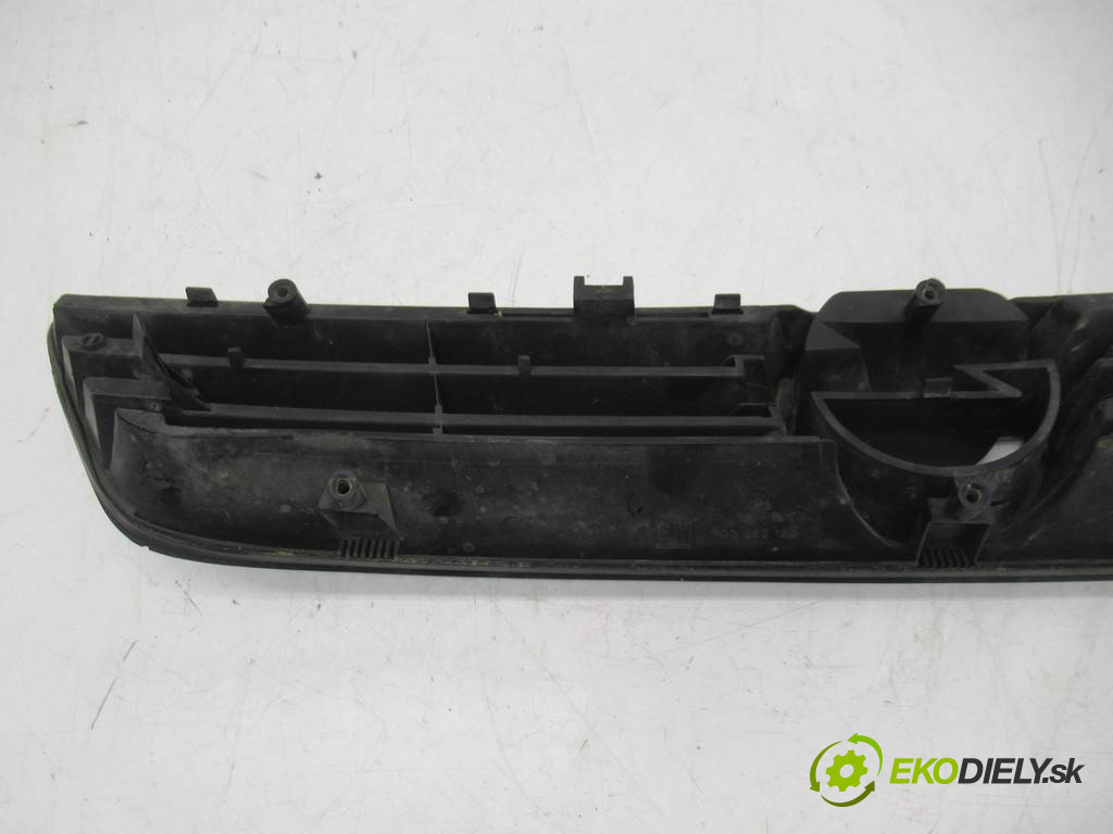 Opel Astra G       0  mřížka maska 90588120