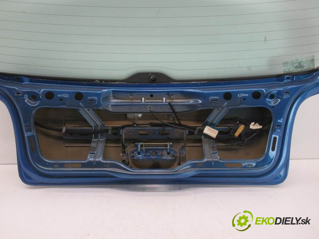 Volkswagen Polo IV 9N       0  zadní část kapota