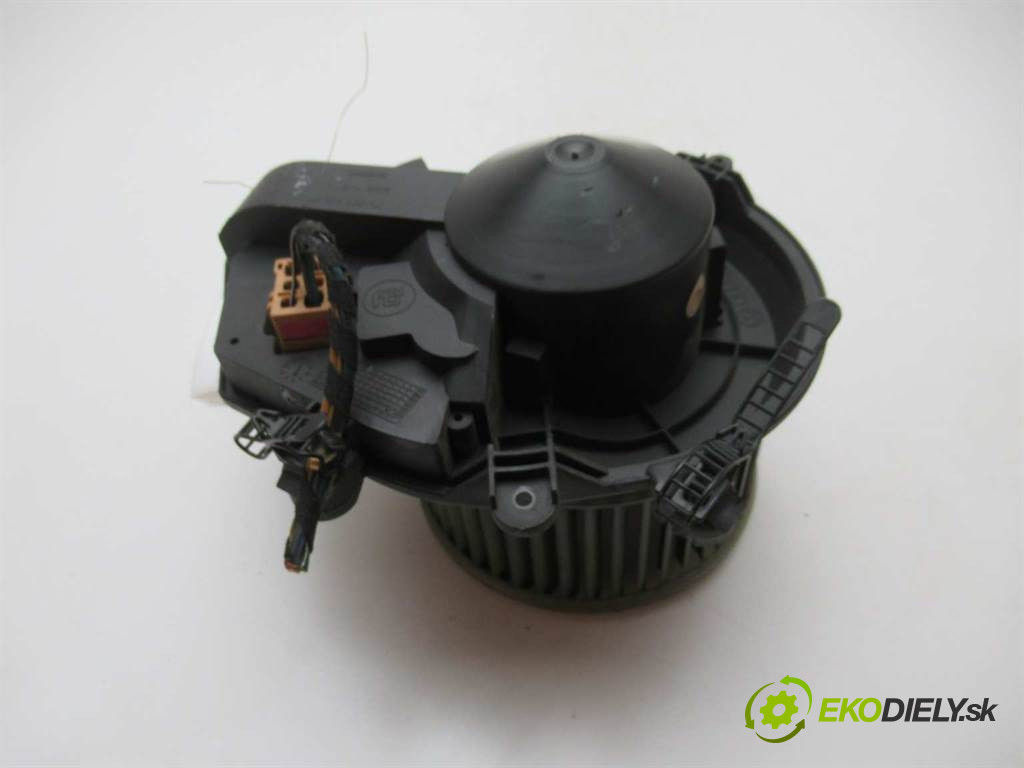 Audi A4 B5       0  ventilátor ventilátor kúrenia 8D1820021