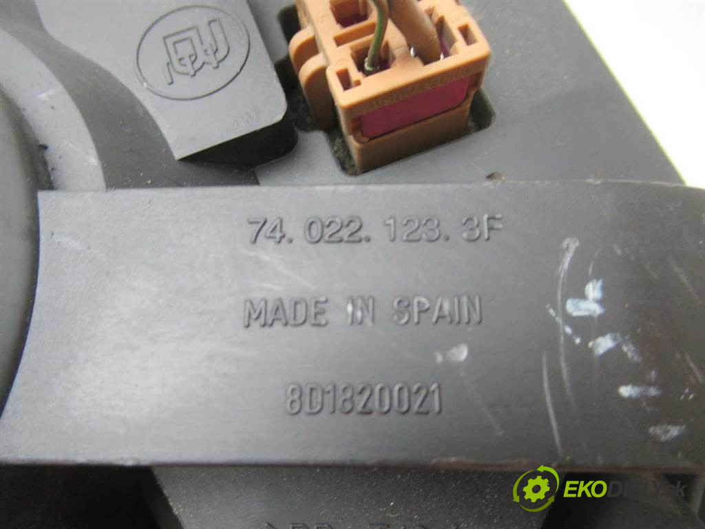 Audi A4 B5       0  ventilátor ventilátor kúrenia 8D1820021