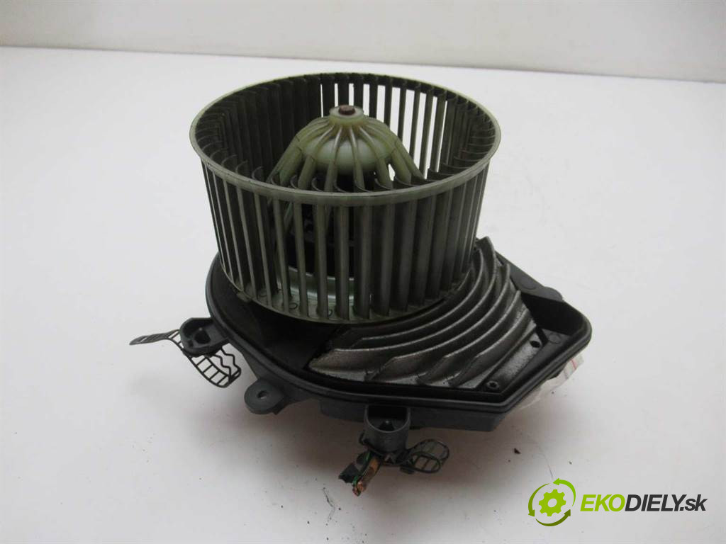 Audi A4 B5       0  ventilátor ventilátor kúrenia 8D1820021