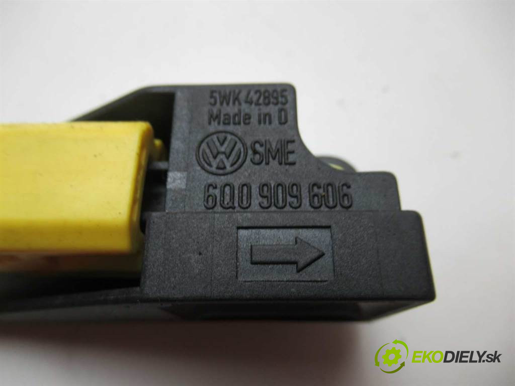 Volkswagen Golf IV       0  snímač nárazu 6Q0909606