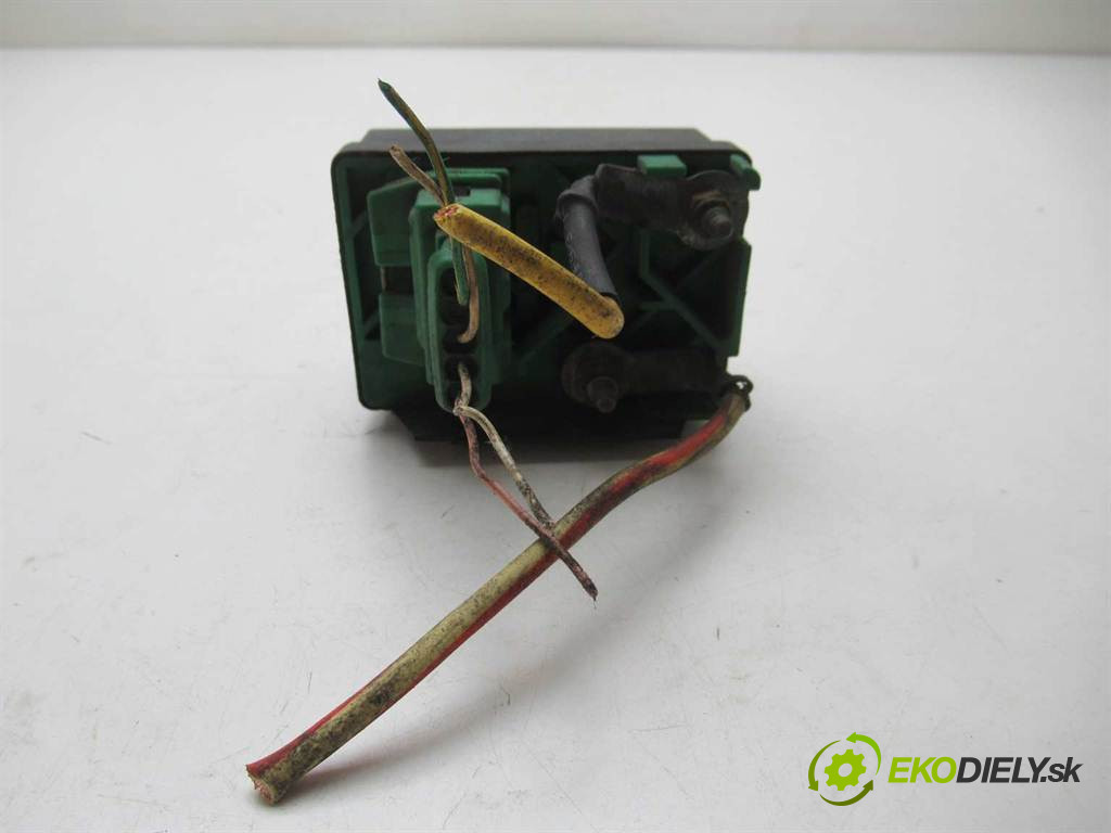 Peugeot 307       0  relé sviečok žhavenia