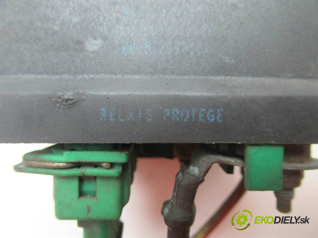 Peugeot 307       0  relé sviečok žhavenia