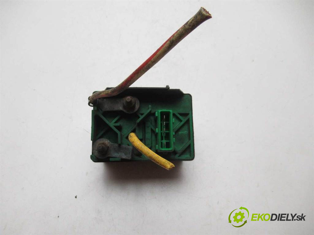 Peugeot 307       0  relé sviečok žhavenia