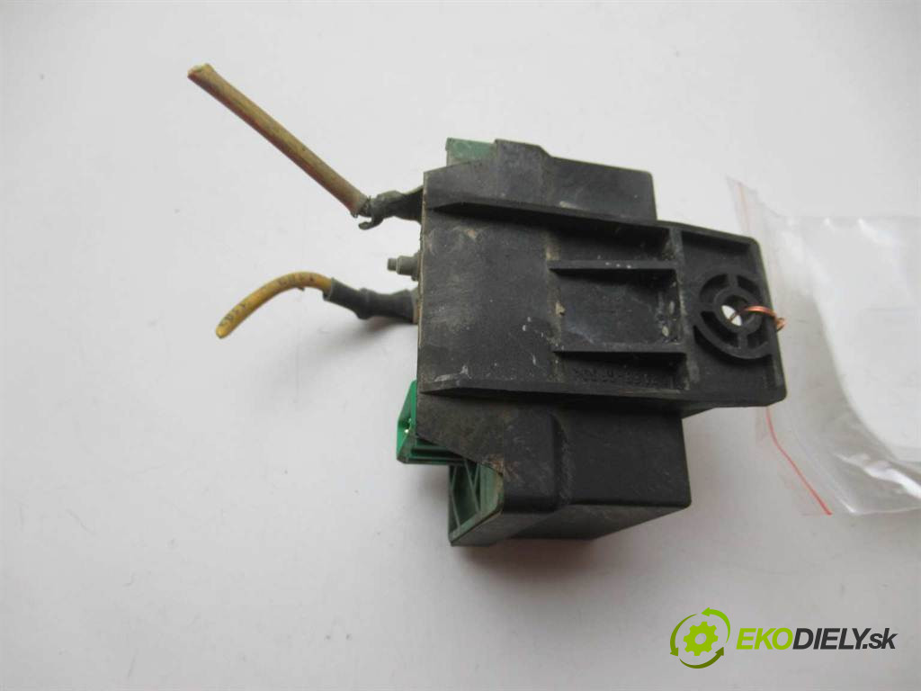 Peugeot 307       0  relé sviečok žhavenia 9639912580