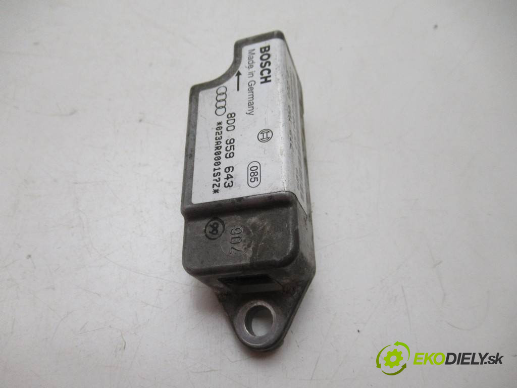 Audi A4 B5       0  snímač nárazu 8D0959643