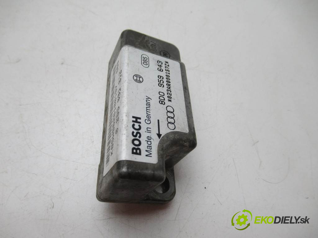 Audi A4 B5       0  snímač nárazu 8D0959643