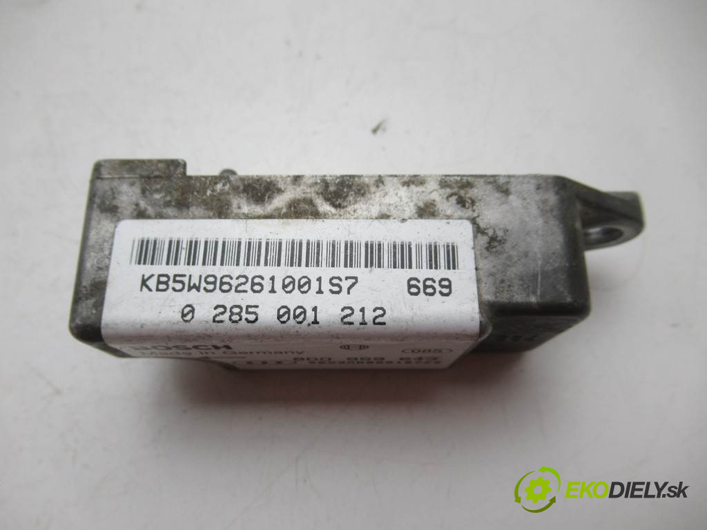 Audi A4 B5       0  snímač nárazu 8D0959643