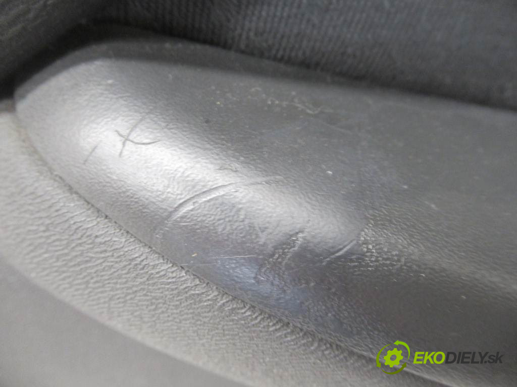 Audi A3 8L       0  ča dveře přední část pravý tapacír