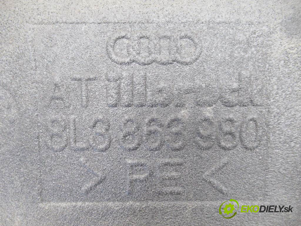 Audi A3 8L       0  ča dveře přední část pravý tapacír