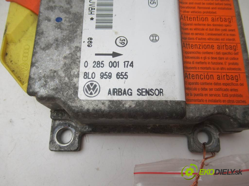 Volkswagen Passat B5       0  senzor airbag 0285001174