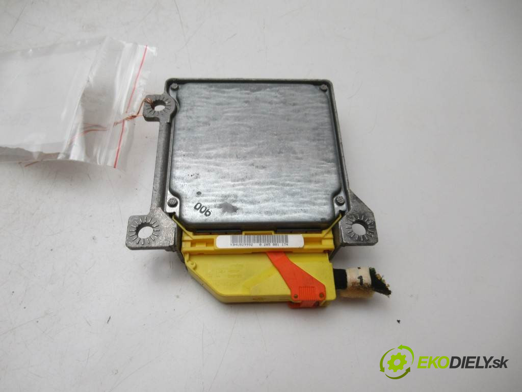 Volkswagen Passat B5       0  senzor airbag 0285001174
