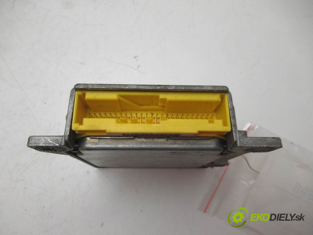 Volkswagen Passat B5       0  senzor airbag 0285001174