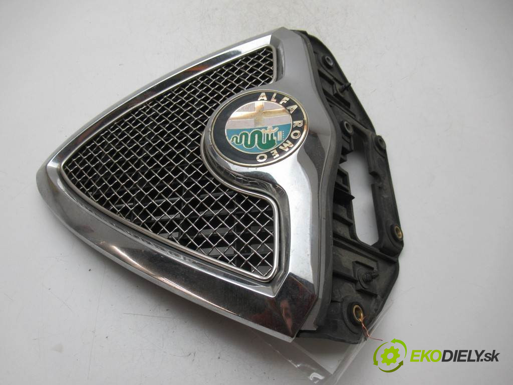 Alfa Romeo 156       0  mřížka maska