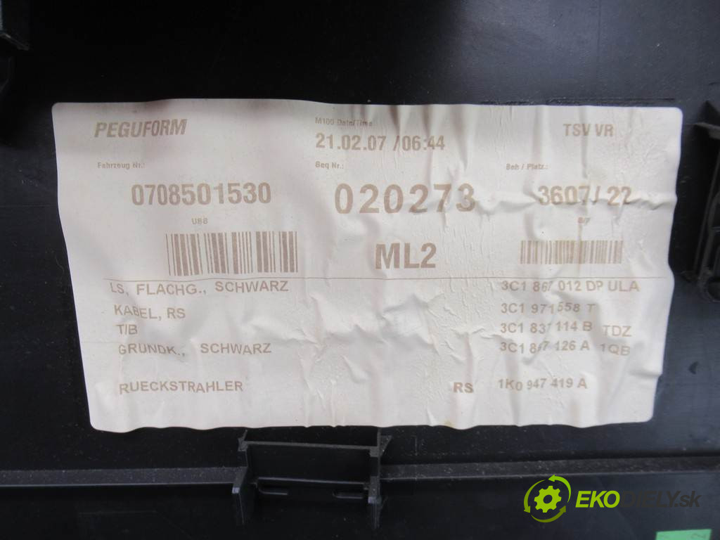 Volkswagen Passat B6       0  ča dveře přední část pravý tapacír