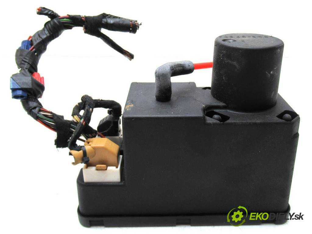 Audi A4 B5       0  motorek centrálního zámku 4A0862257J