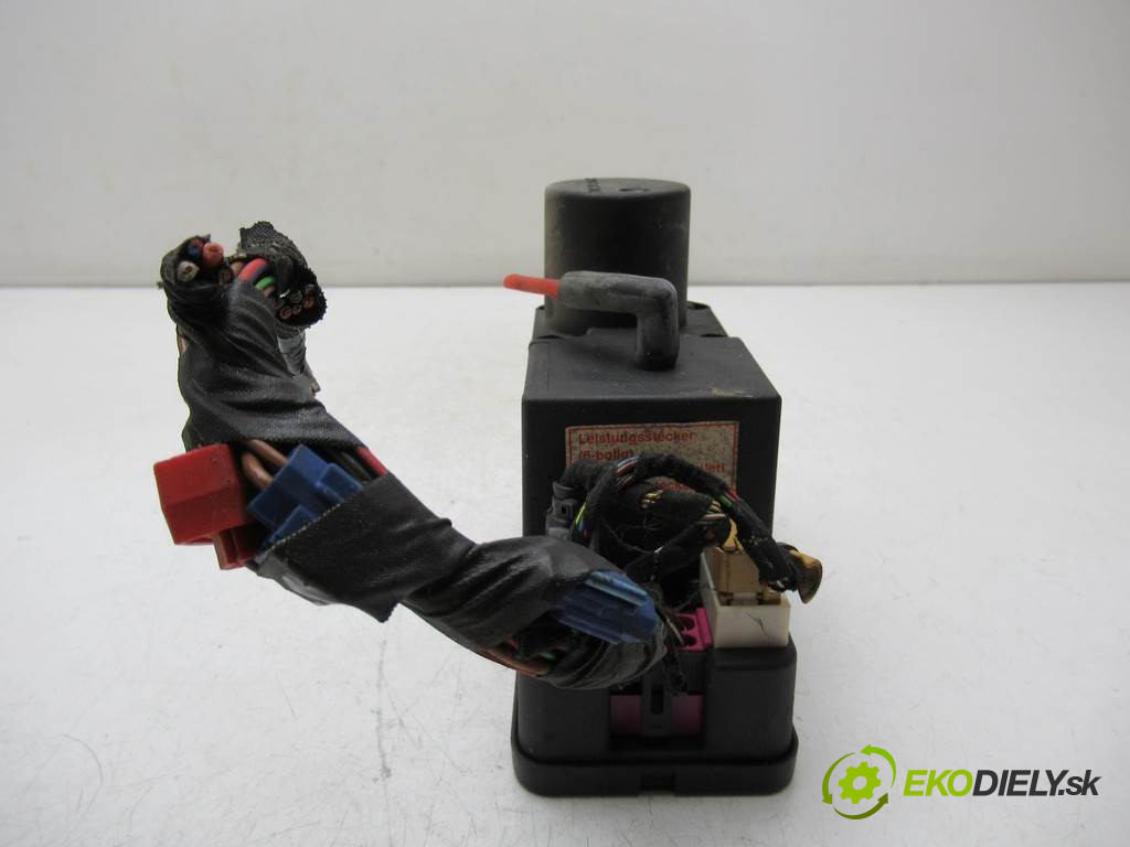 Audi A4 B5       0  motorek centrálního zámku 4A0862257J