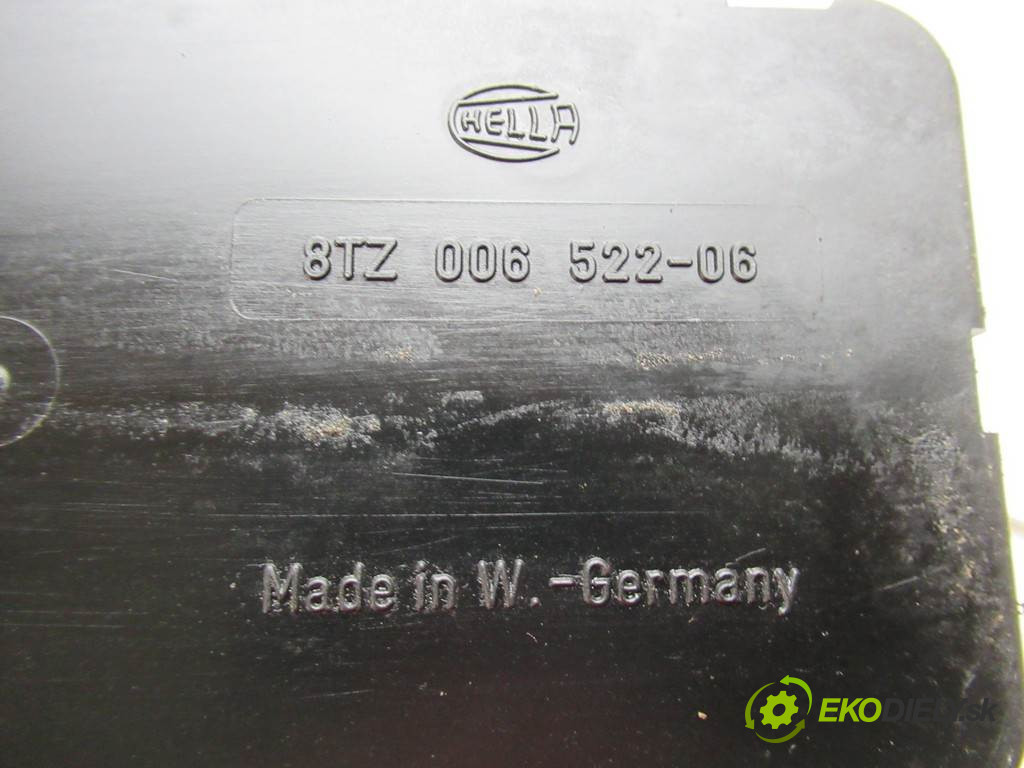 Audi A4 B5       0  motorek centrálního zámku 4A0862257J