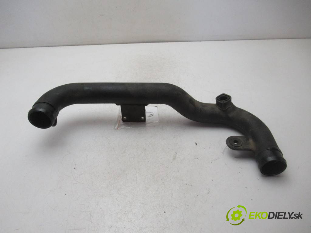 Volkswagen Passat B5       0  rúra hadice trubka vzduchu 8D0145840